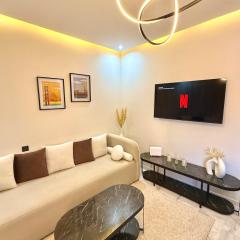 Elegant & Cozy Stay in Center