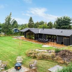 5 Bedroom Cozy Home In Væggerløse