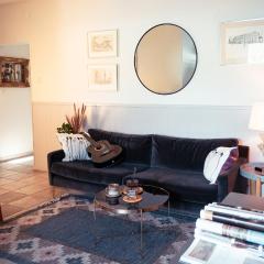 HaHa House Large 3BR Home for 7 with 2 Kitchens Free Parking and Garden