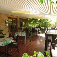 Barcaldine Country Motor Inn