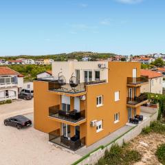 Cozy Apartment In Vir With Wifi