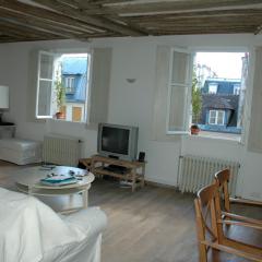 Charming flat in the heart of Paris