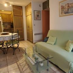 Centrally located apartment with swimming pool