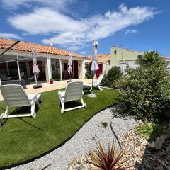 Spacieuse et belle villa climatisée pour 9 couchages, Wifi, piscine commune, 250 m de la plage dans résidence LRMA6465