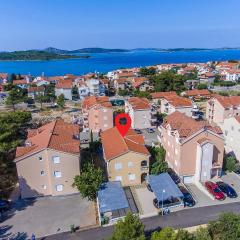 1 Bedroom Cozy Apartment In Srima