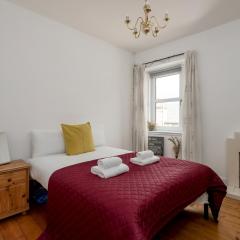 Traditional Edinburgh Apartment