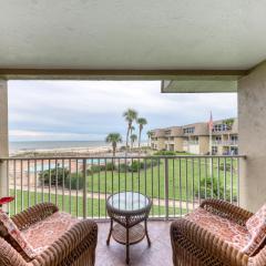 Ocean view condo w/ direct beach access & shared swimming pool/tennis