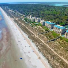 Elegant, oceanfront condo with balcony, washer/dryer & on-site pool
