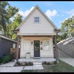 Midtown Hideaway-A Walk to Overton Park