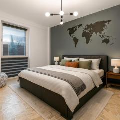 August Getaway Spacious 2-Bedroom Sleeps 5 Free Parking