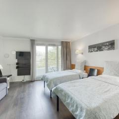 7mn walk to Metro, in ApartHotel