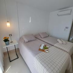 Suíte com Piscina a 15 min da Praia da Barra da Tijuca - RJ