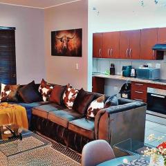 Malaika Luxurious Crib, Jackal Creek Golf Estate, Northriding