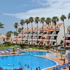 Parque Santiago II - modern studio Las Americas - heated pool, 250m to the beach