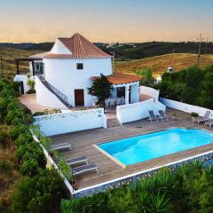 Algarve Windmill, Villa and Pool 2000m to the Beach