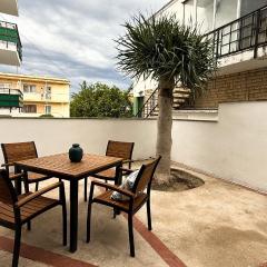 103 - Beachside Renovated 1BR apt w private garden