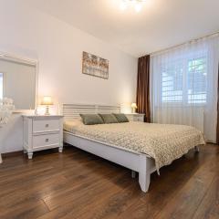 Brasov Hillside Suite Near City Center