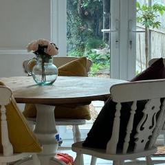 Spacious Town house 2 bed 2 mins 2 beach