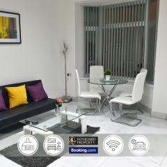 Spacious 3-Bedroom House Near Leeds City Centre By Homebird Property Management Short Lets & Serviced Accommodation Leeds With En-Suite Bathrooms & Free Parking