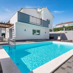 4 Bedroom Amazing Home In Debeljak