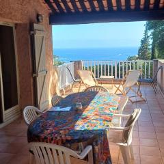 Family villa in wooded estate near the sea