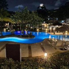 JeweIs Homey Place -2br in a resort-like condo