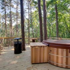 Amazing Tented Cabin with Hot-tub in Scottsboro, Alabama