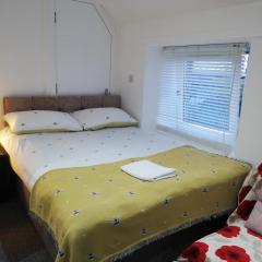 Kirkcaldy High Street Modern studio