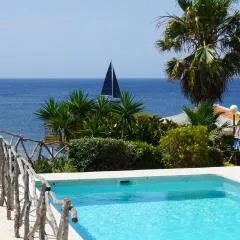 Villa en primera linea de mar cerca de Binibeca