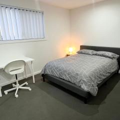 Cozy Queen Room in Modern Home! - OR3