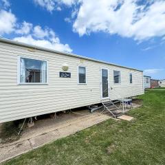 Cosy Caravan With Free Wi-Fi At Broadland Sands Holiday Park Ref 20012Bs