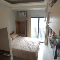 Ohana Suites 2 Studio Lot 8 Condo Near Ayala Cebu City with fast Wifi and Netflix