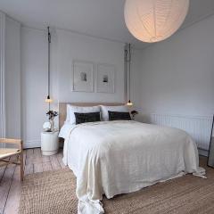 Spacious 4BR Victorian Property w/ Outdoor Terrace