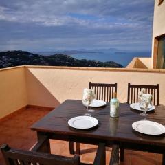 2 bedroom apartment close to the center of Begur. Terrace and panoramic sea views Ref:H41