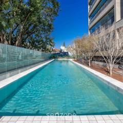 Estúdios Modernos em Prédio c/ Piscina em Vila Cordeiro - CTB