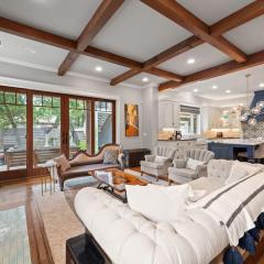 Gorgeous 4BD Plus Studio for 12 with Fire Pit & Near Downtown