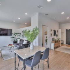 Amazing Downtown Condo w Pool and Free Parking