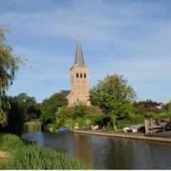 Knus houten huisje Tzummarum