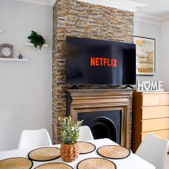 The Eastbourne Suite, 4 bedrooms,5 beds, FREE parking