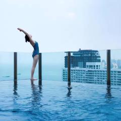 Sea View 2 Bed Room Rare Find Great Location