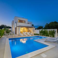 Villa Lo La by Istrialux