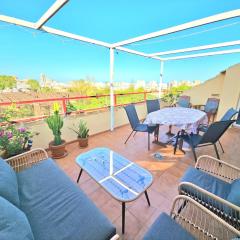 Bioparc ático muy amplio y soleado, cerca de la playa y centro, con parking y AC