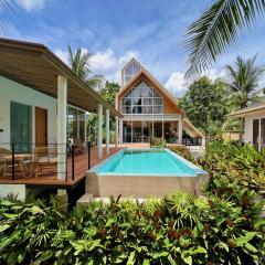 Luxury Retreat, Pool, Gym, Sauna, Spacious land & Garden