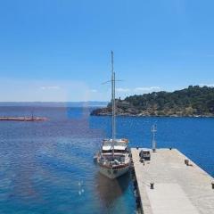 VELE with parking and sea view