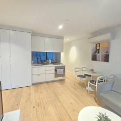 MHYL CBD Private 2BR VIC Market Mel Centre Lighthouse