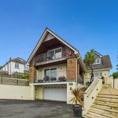 Spacious 3-Bed Home in North Cornwall | Walk to Wadebridge | Near Camel Trail, Padstow & Rock | Free Parking