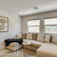 5 Mi to Vegas Strip Family Townhome Near Parks!