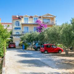 Apartments with parking space Trogir - 24167