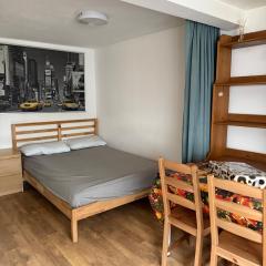 Studio - Sleeps 2 - Garden - Parking - Wifi