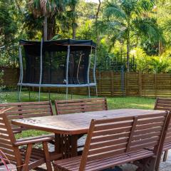 Salt and Stone Modern Pearl Beach Stay 2 Mins to Ocean